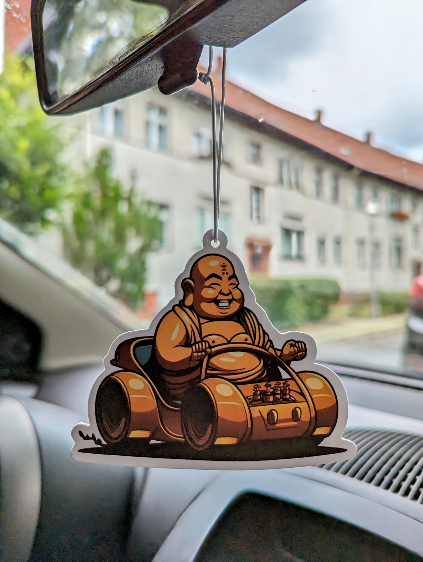 Auto Duftbaum Driving Buddha mit Wagen hängt am Auto Rückspiegel