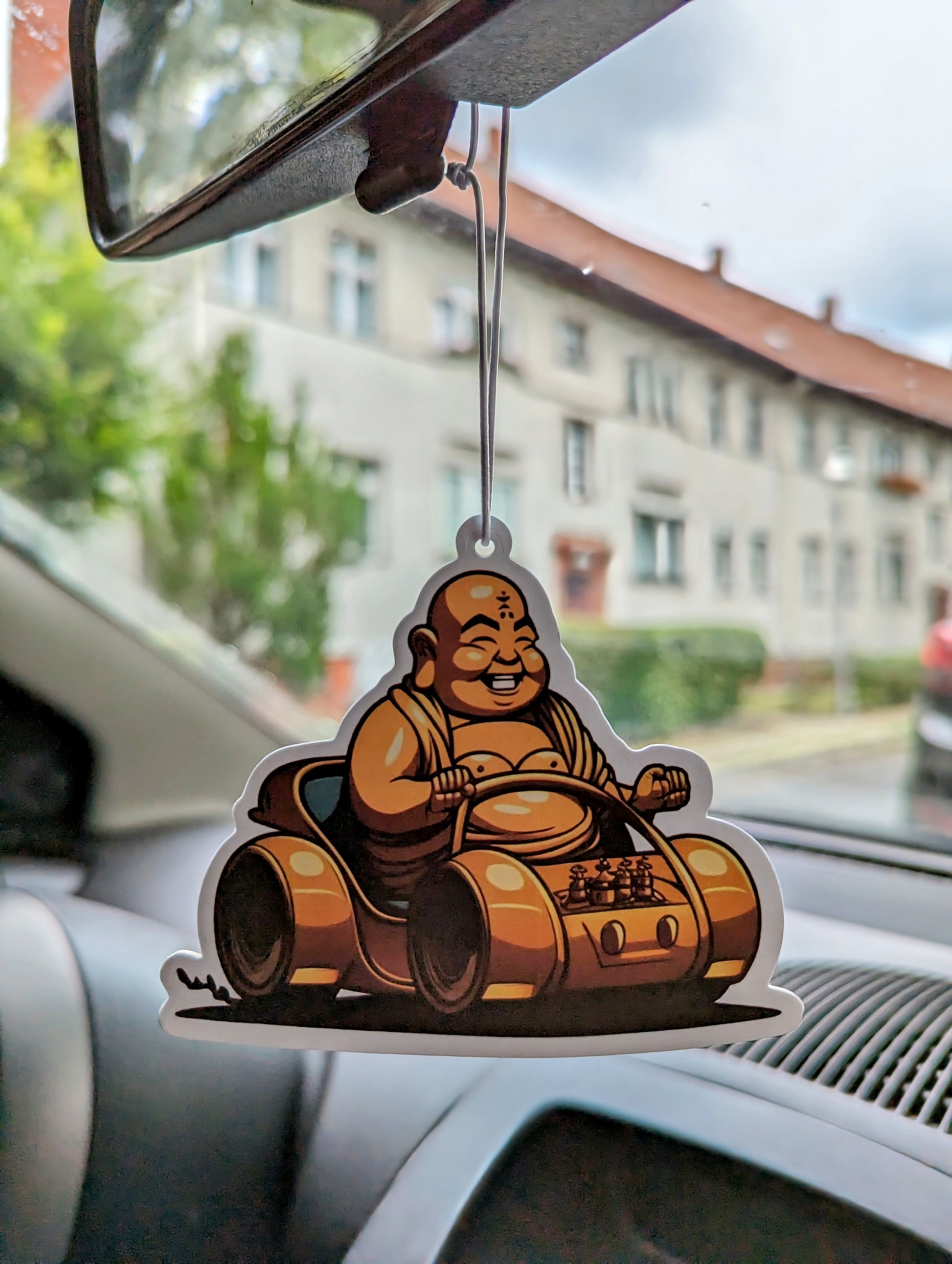 Auto Duftbaum Driving Buddha mit Wagen hängt am Auto Rückspiegel