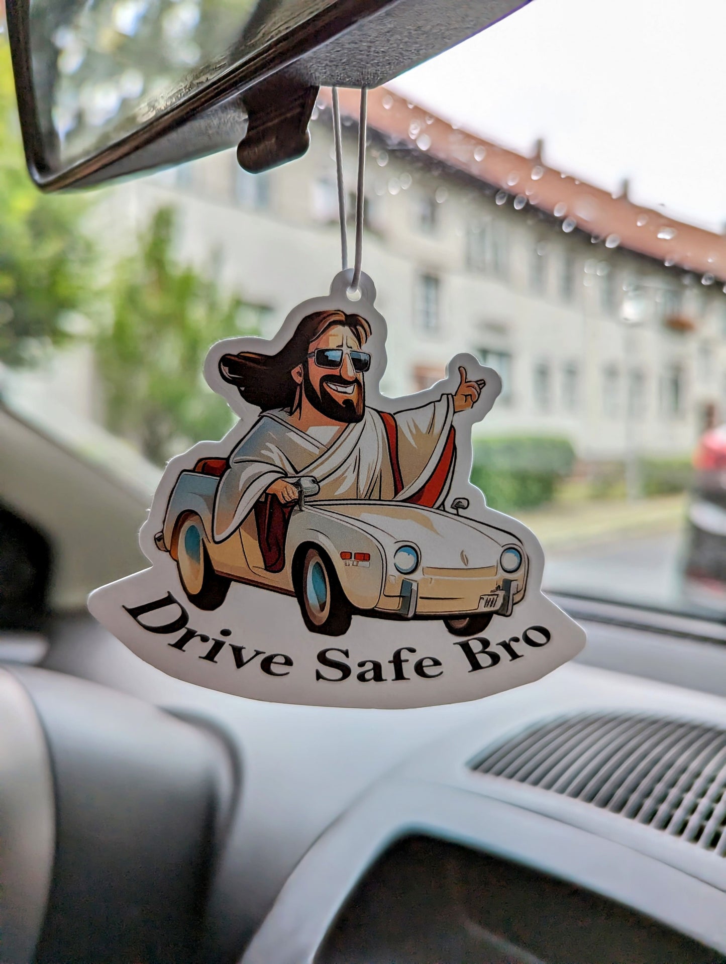 Auto Duftbaum Driving Jesus mit Bart und langen Jahren hängt am Auto Rückspiegel