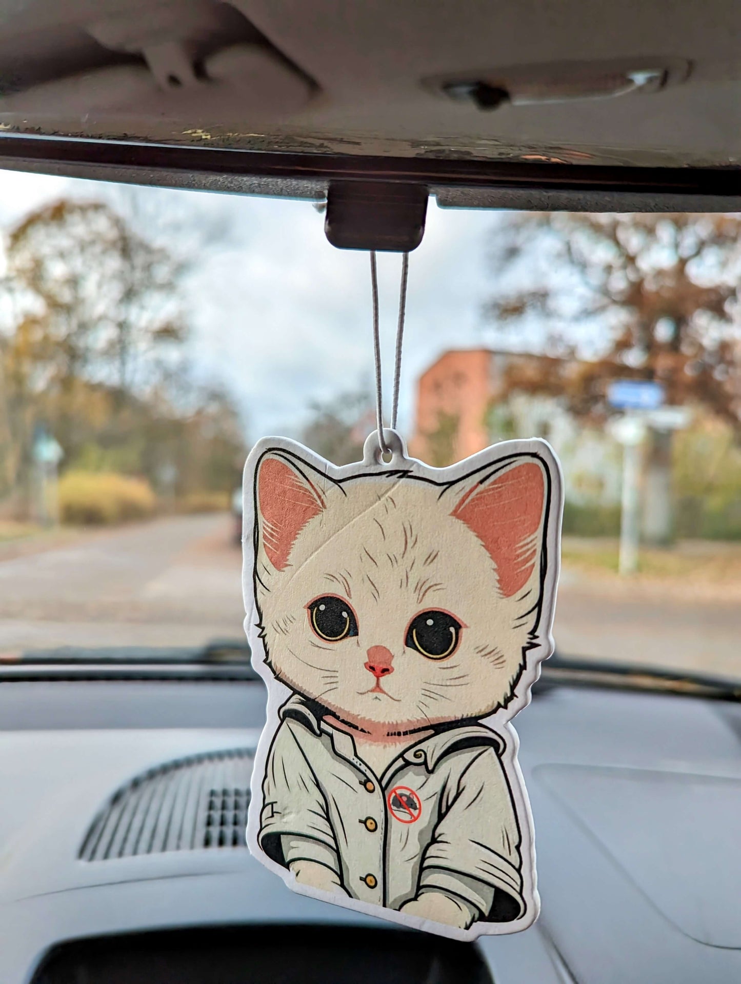 Auto Duftbaum Mausfänger Katze / Mousebouster Cat mit Pullover hängt am Auto Rückspiegel