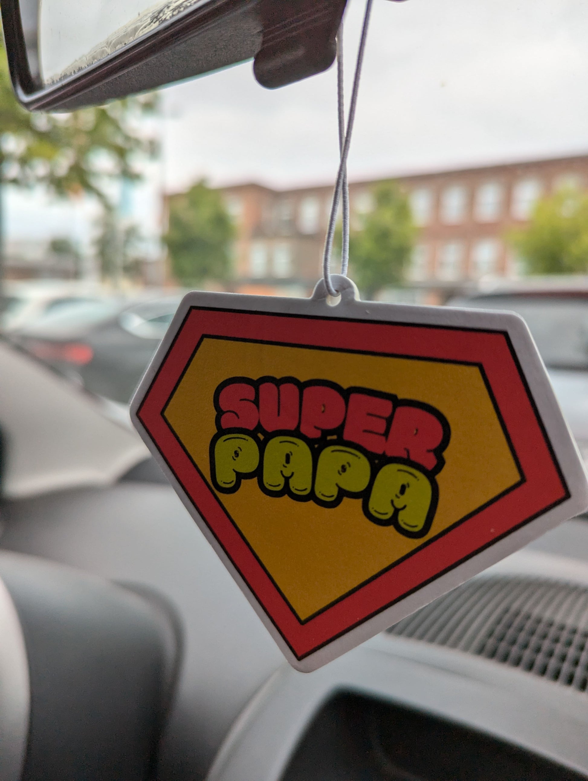 Auto Duftbaum Super Papa hängt am Auto Rückspiegel