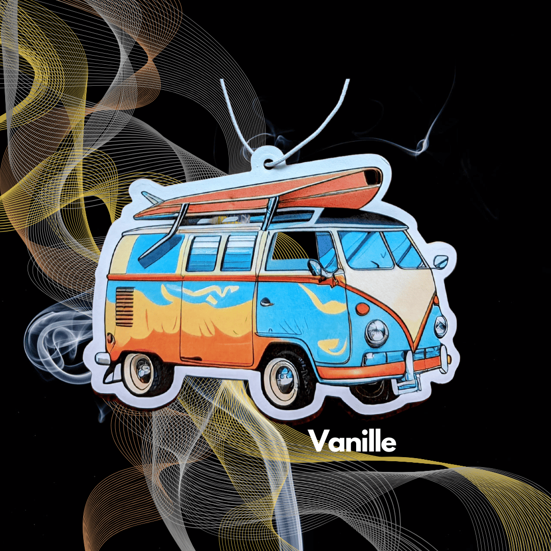 Auto Duftbaum in Form eines bunten Bullys mit Surfbrett auf dem Dach, Lufterfrischer fürs Auto mit Duft Vanille, dekorativer Autoduftbaum im Retro-Design für Sommerfeeling.