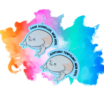 Auto Duftbaum Abbildung Meme Mittwochsfrosch Kombipack mit den Schriftzügen: Fahr schneller, mein Kerl und Achtung! Tempolimit, mein Kerl