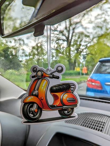 Auto Duftbaum Abbildung von einem Oldtimer Roller hängt am Auto Rückspiegel