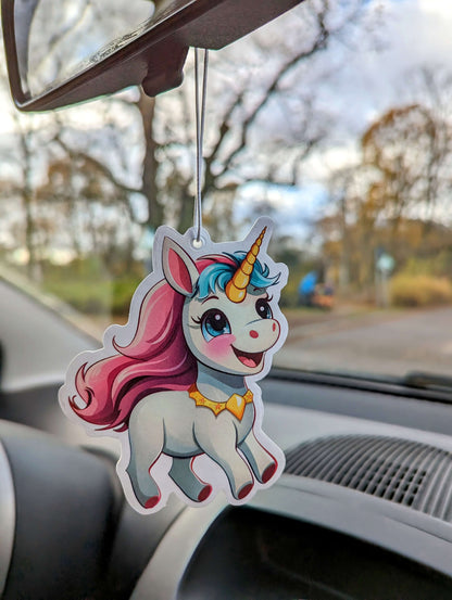 Auto Duftbaum süßes Einhorn mit mit Horn und Goldkette hängt am Auto Rückspiegel